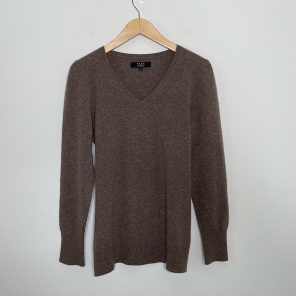 Alex Marie Women’s V Neck Cashmere Sweater in Mocha Brown luxury - Picture 3 of 9